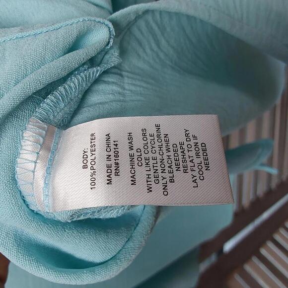 Elegant Loose Fit V-Neck Button-Up Blouse | 89th & Madison | M - Picture 9 of 9